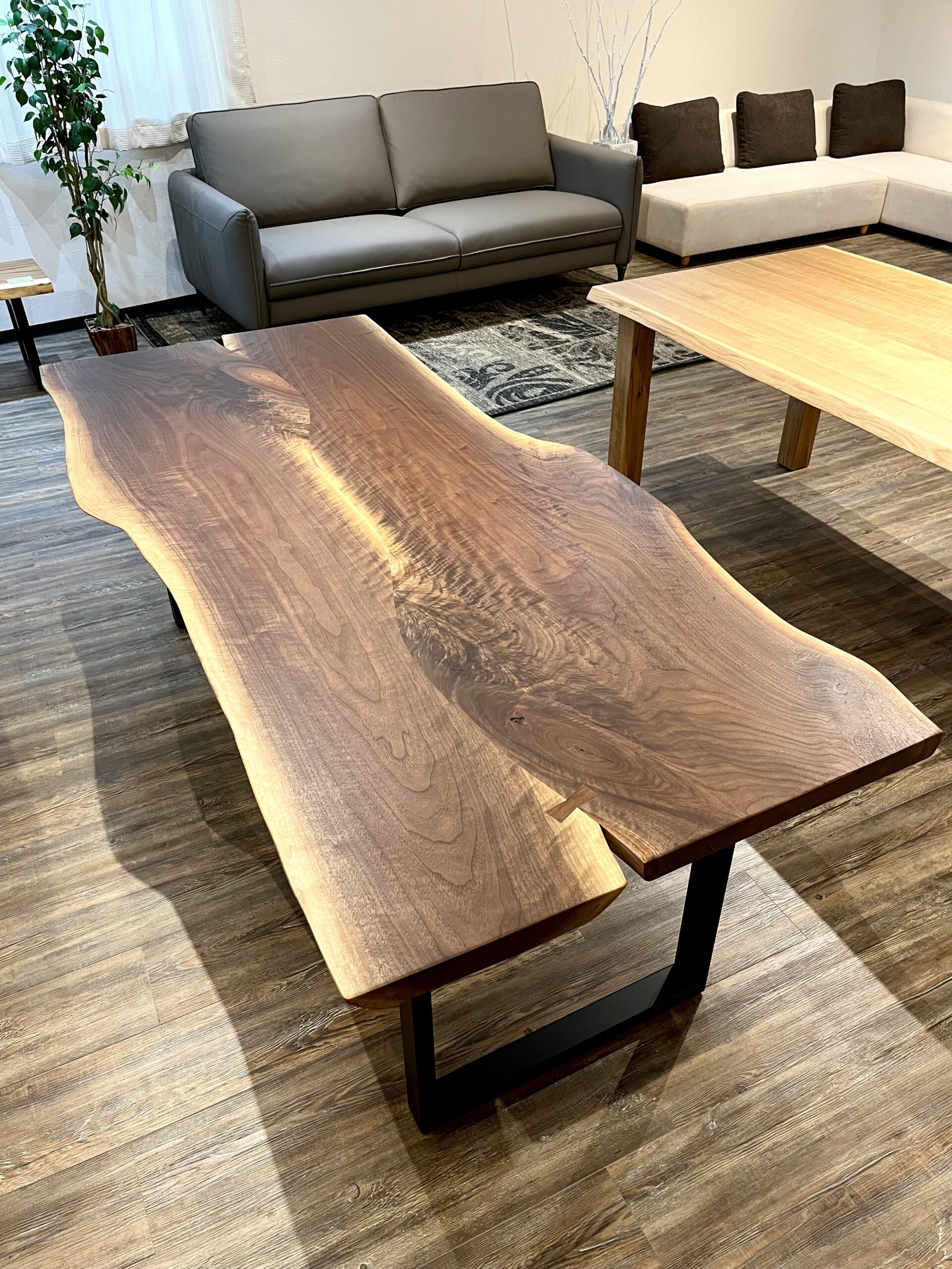 cbウォールナット 2枚曲線はぎ-① 幅204cm | タイズ インテリア 札幌